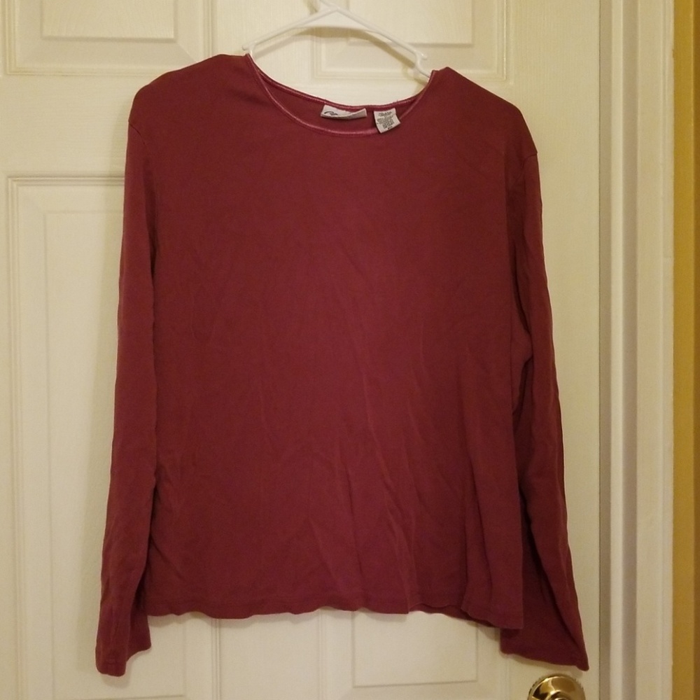 Long sleeve maroon tee